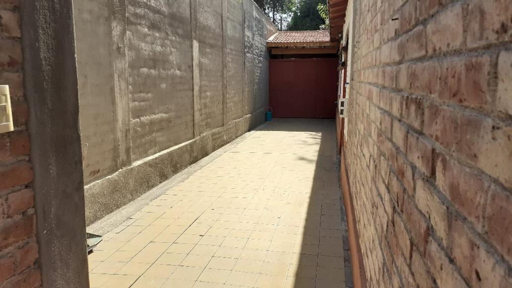 Casa Confortable - Parque Central - Estacionamiento, Patio, 3 Banos, 5 Habitaciones - La Cieneguita Exterior foto