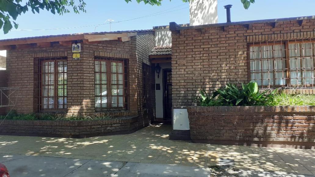 Casa Confortable - Parque Central - Estacionamiento, Patio, 3 Banos, 5 Habitaciones - La Cieneguita Exterior foto